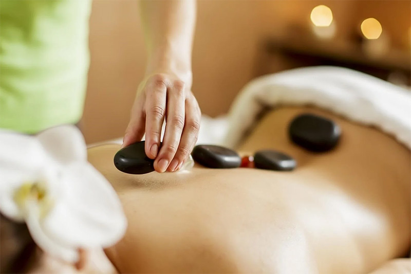 Quy trình massage body đá nóng tiêu chuẩn